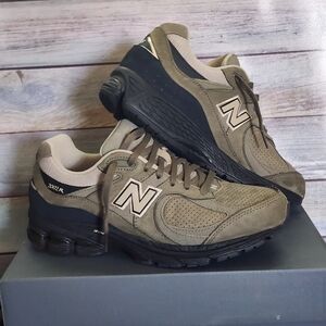New Balance Men’s 2002R Olive Suede Running Shoes